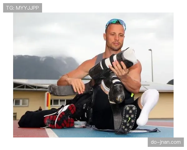 奥斯卡·皮斯托瑞斯家里装了三套假肢，一套跑步、一套泡吧、一套专门配西装