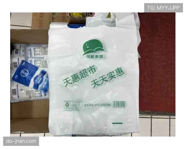看到郑赛赛把名牌球鞋随手塞进超市纸袋，脑子短路了